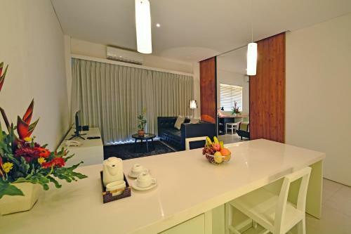 Hotel Sama Sama Suites & Restaurant