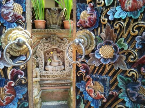 Hostal Nuriani Guest House
