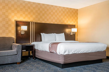 Hotel Quality Inn & Suites Airport