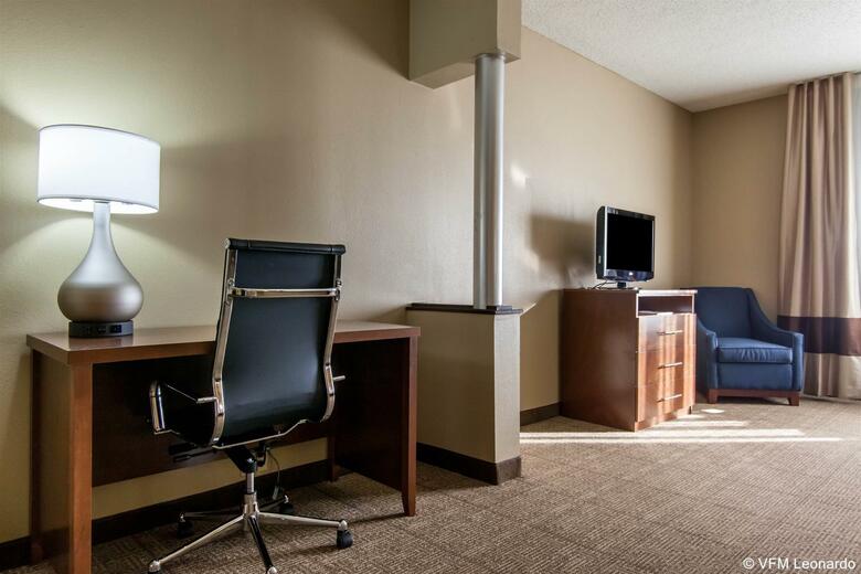 Hotel Comfort Suites Central/i-44