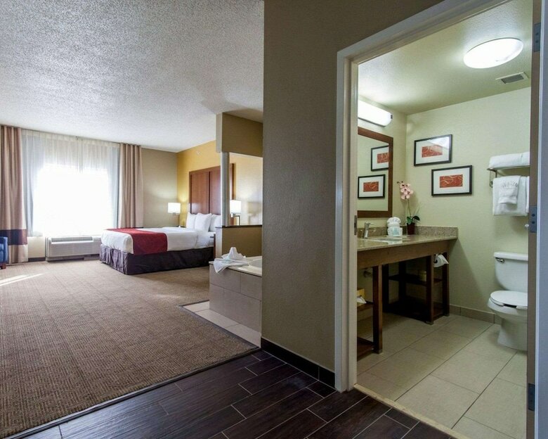Hotel Comfort Suites Central/i-44
