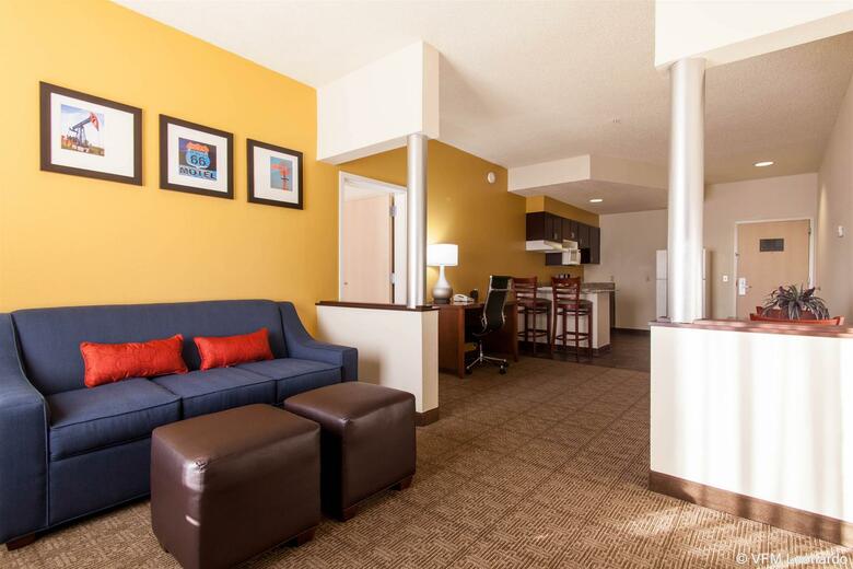 Hotel Comfort Suites Central/i-44