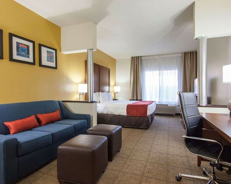 Hotel Comfort Suites Central/i-44