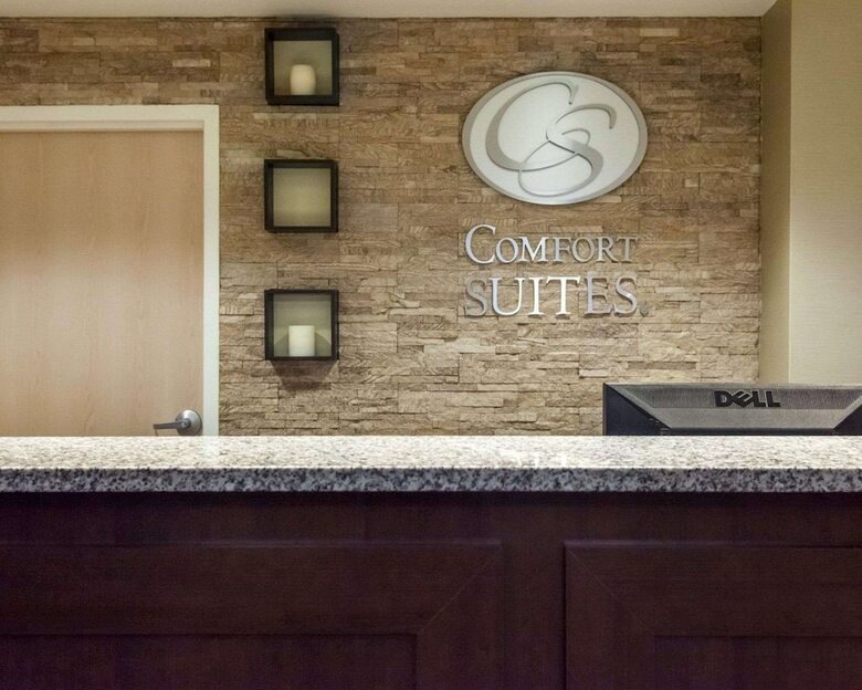 Hotel Comfort Suites Central/i-44