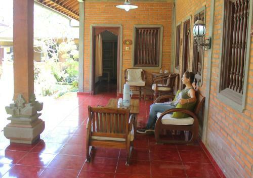 Hostal Sunarta House Homestay
