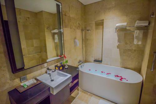 Hotel The Lokha Legian Resort And Spa