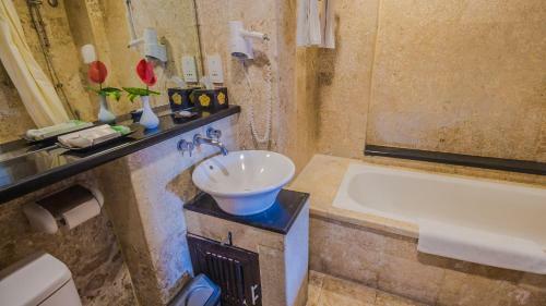 Hotel The Lokha Legian Resort And Spa
