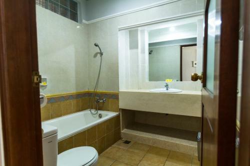 Fourteen Roses Beach Hotel