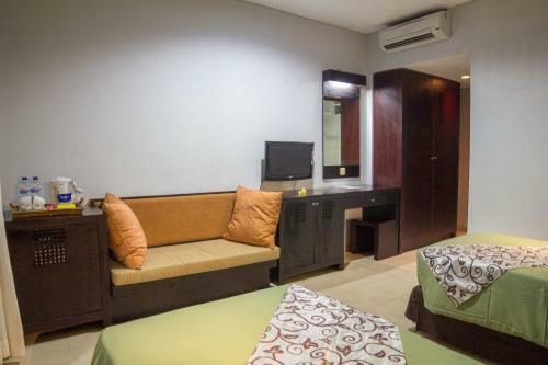 Fourteen Roses Beach Hotel