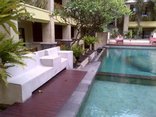 Fourteen Roses Beach Hotel