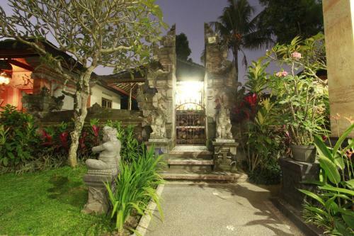 Hostal Suryadina Guest House