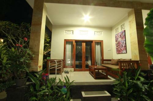 Hostal Suryadina Guest House