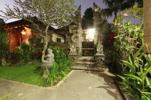 Hostal Suryadina Guest House