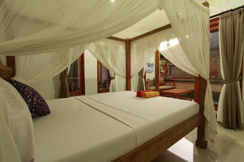 Hostal Suryadina Guest House