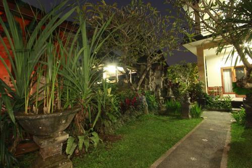 Hostal Suryadina Guest House