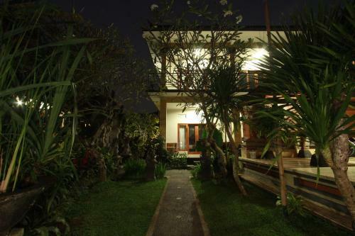 Hostal Suryadina Guest House