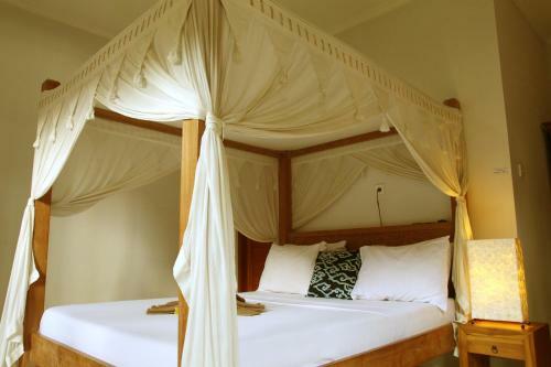 Hostal Suryadina Guest House