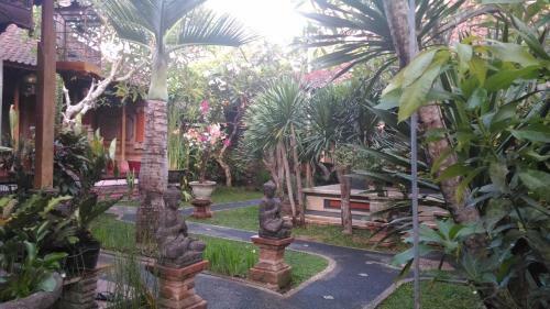 Hostal Suryadina Guest House
