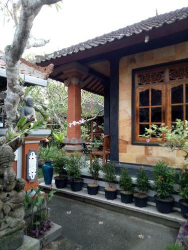 Hostal Suryadina Guest House