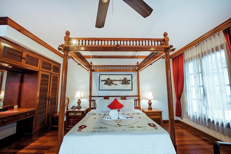 Royal Crown Hotel