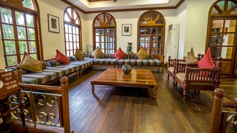Royal Crown Hotel