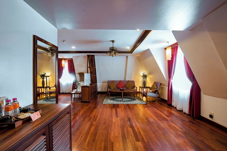 Royal Crown Hotel