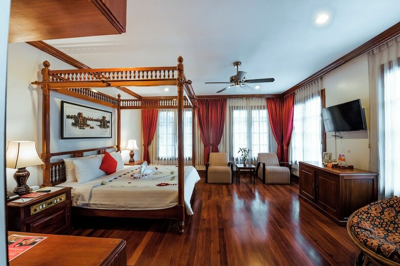 Royal Crown Hotel