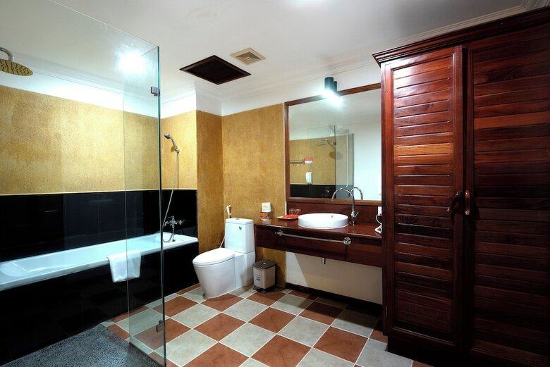 Royal Crown Hotel
