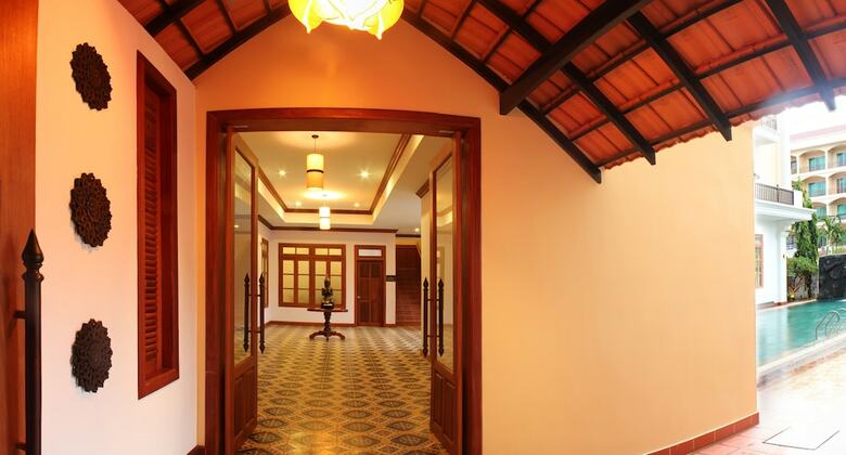Royal Crown Hotel