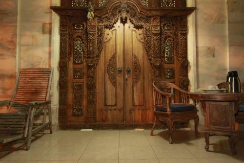 Hostal Pondok Loris Guest House