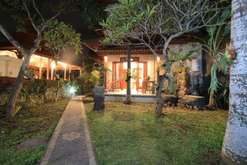 Hostal Pondok Loris Guest House
