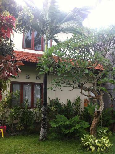 Hostal Pondok Loris Guest House
