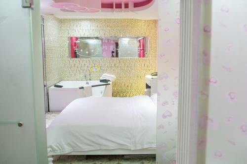 Hotel Theme Was Love Jiangwan Branch