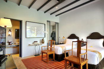 Hostal Room & Vespa 1