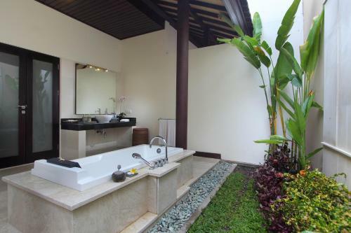 Rc Villas And Spa Bali