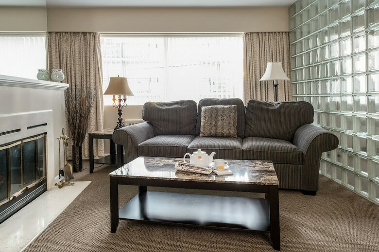 Hotel The Rosellen Suites At Stanley Park (.)