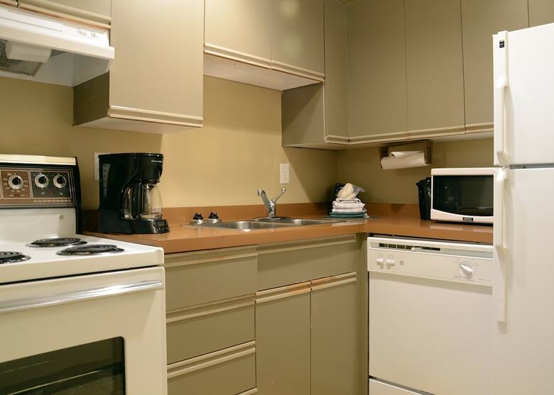 Hotel The Rosellen Suites At Stanley Park (.)