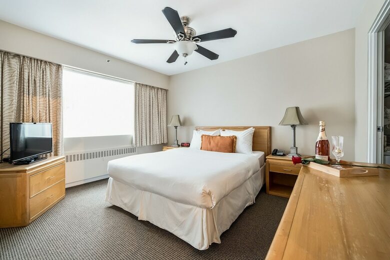 Hotel The Rosellen Suites At Stanley Park (.)