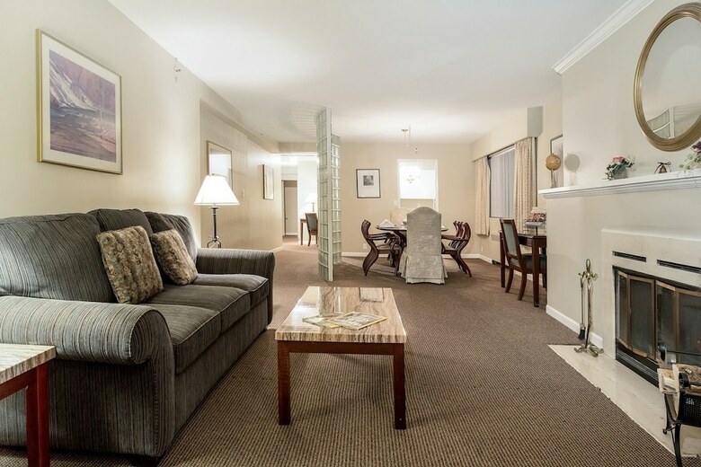 Hotel The Rosellen Suites At Stanley Park (.)