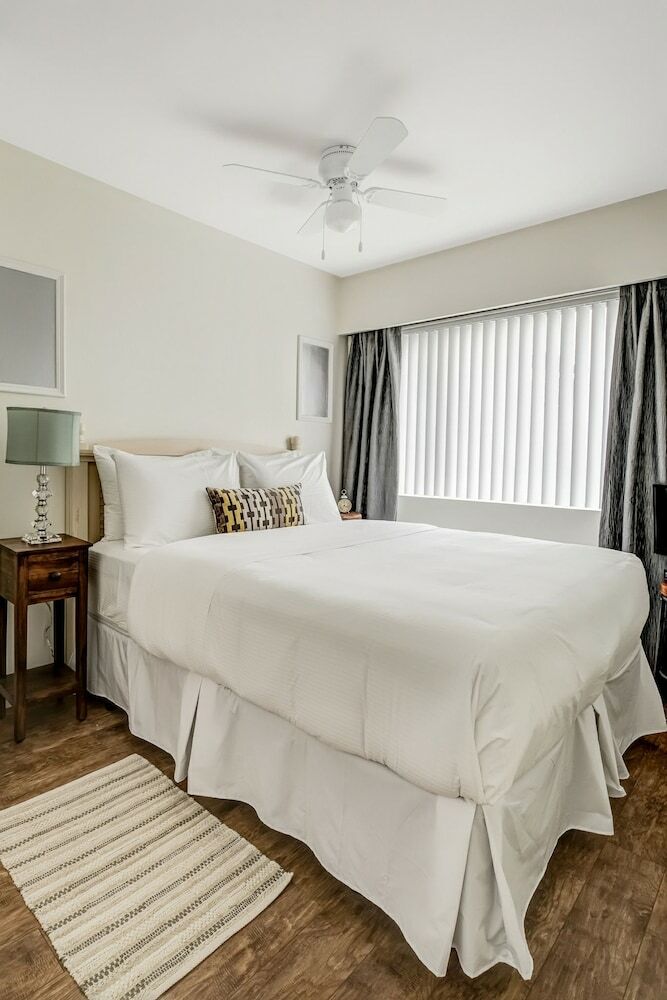 Hotel The Rosellen Suites At Stanley Park (.)