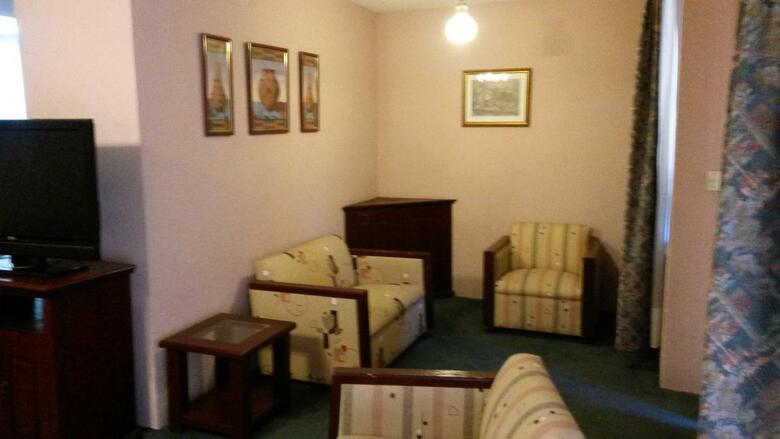 Hotel Los Arcos(.)