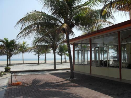 Hotel Intan Beach Resort