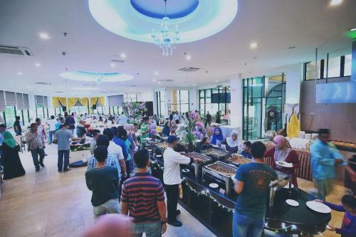 The Regency Waterfront Hotel