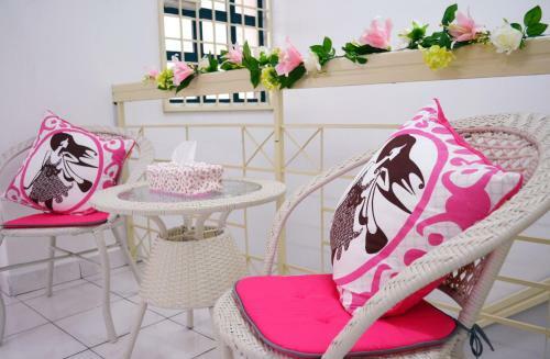 Hostal Manis Manis @ Pink Lady