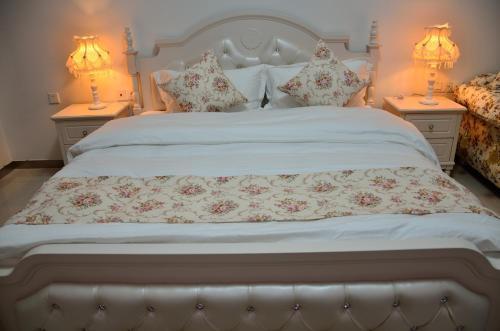 Moon Shine Apartment Hotel