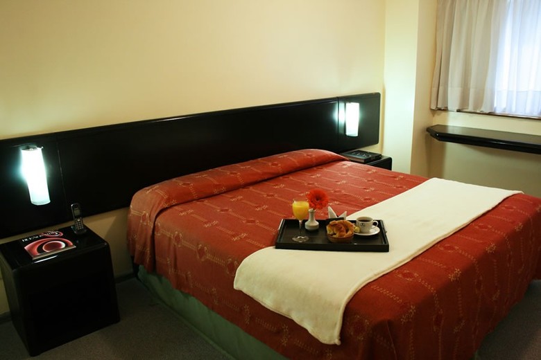 Hotel Plaza San Martin Suites