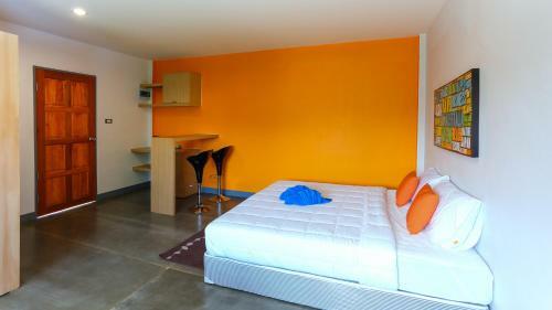 Hostal Bangtao Guest House