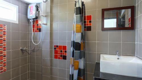 Hostal Bangtao Guest House