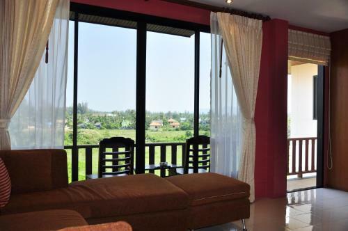 Hotel Baan Chayna Lounge Resort