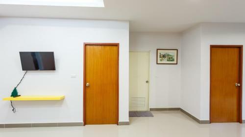 Hostal Bangtao Local House Rental